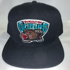 VANCOUVER GRIZZLIES MITCHELL AND NESS SNAPBACK HAT